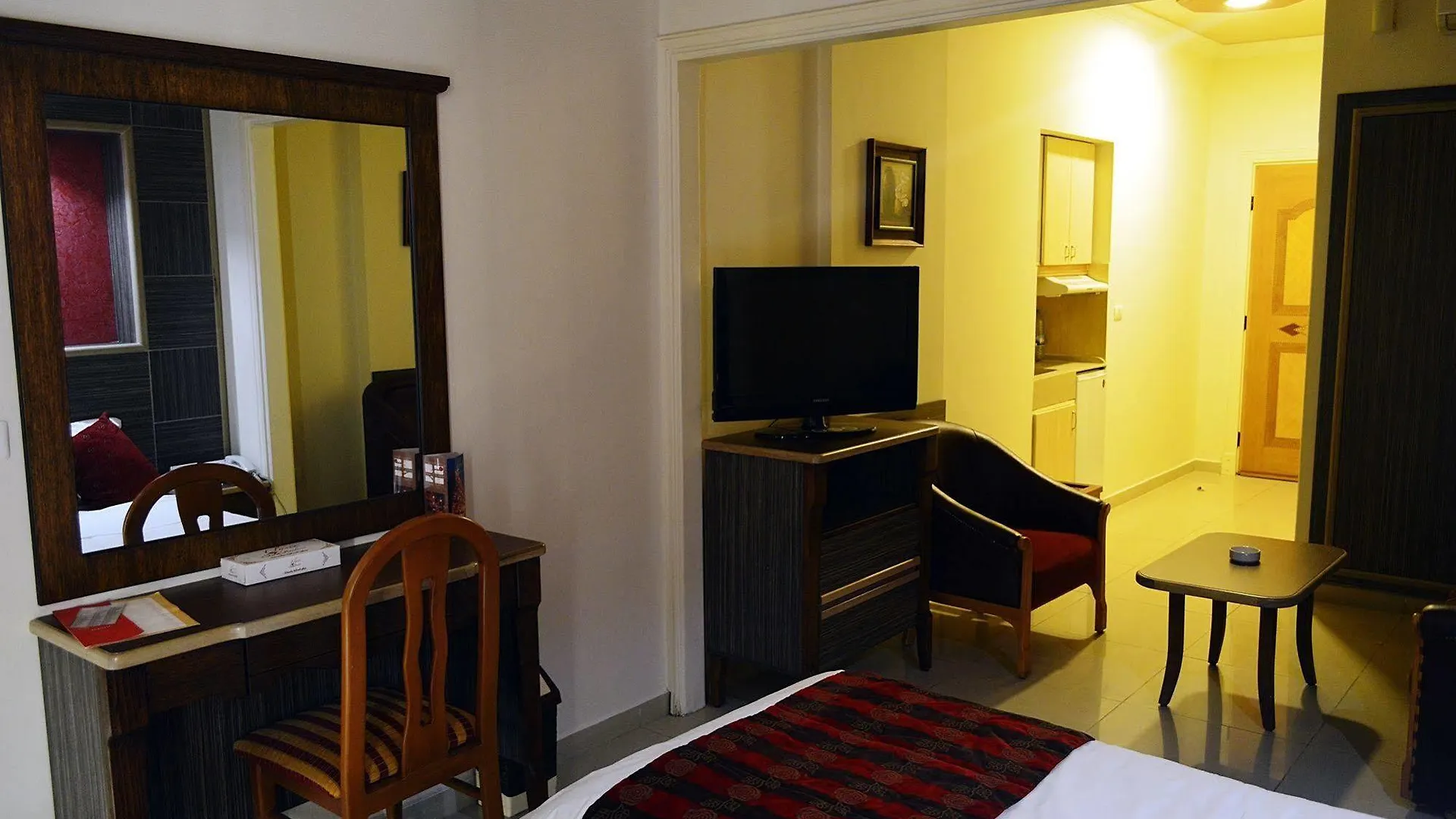 Elysee Residence Beirut 3*,